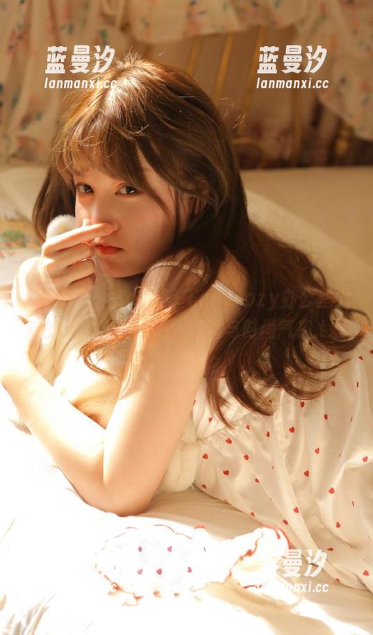 最新分享：Son Ye EunLoozy办公室女孩的假期，展现独特风格与时尚气息.txt